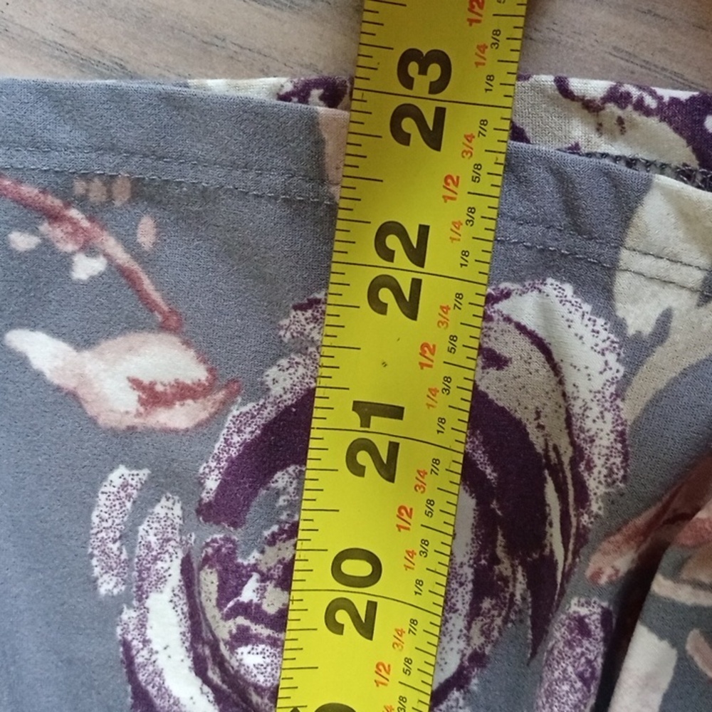 Everly Floral Blouse in‎ Gray and Purple - Picture 10 of 13